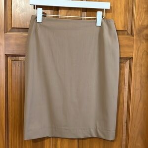 Like New Lafayette 148 Tan Lined Skirt w/ Side Button and Zip Size 4 Virgin Wool